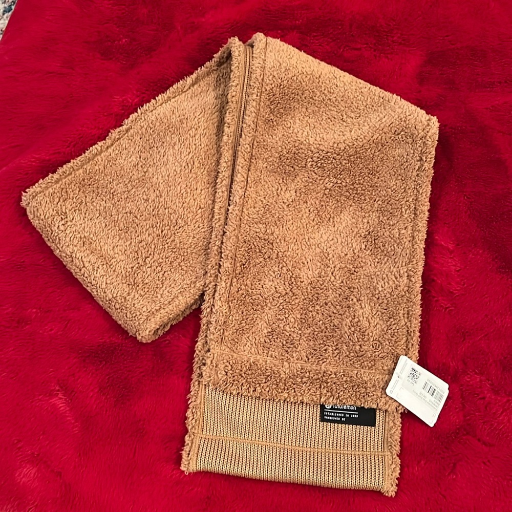 NWT Lululemon Sherpa Scarf. Brown.